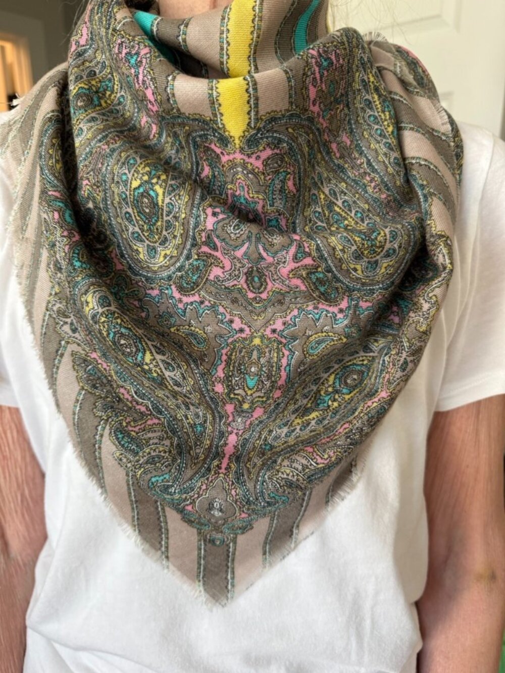 Liz Sinclair 100% acrylic vintage scarf 30" X 30"